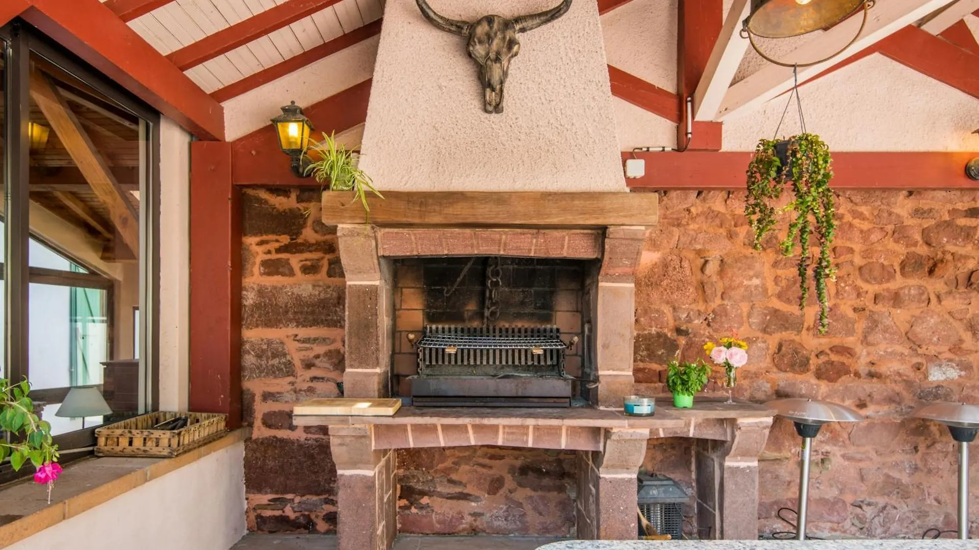 Les Roses D'Angelina - Superbe Maison Avec Piscine Montlaur  Prázdninový dům Montlaur (Aveyron)